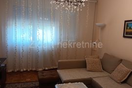 Povoljno lep stan u Zemunu, Zemun, Flat