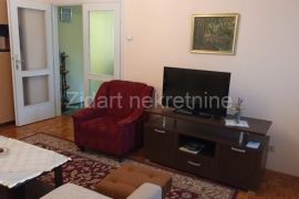 Povoljno lep stan u Zemunu, Zemun, Flat