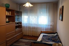 Povoljno lep stan u Zemunu, Zemun, Apartamento