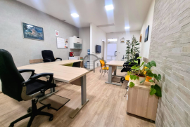 Poslovni prostor od  na top lokaciji u Šibeniku, Šibenik, Commercial property