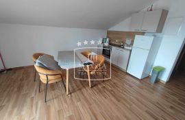 Posedarje - vila s 2 apartmana s bazenom i okućnicom! 430000€, Posedarje, Дом