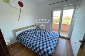 Maslenica - kuća 4 +1 apartmana, velika parcela! Pogled more!! 620000€, Jasenice, Maison