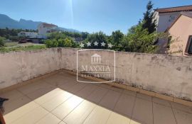 Seline - prostrana kuća cca 100m od plaže pogled! 249000€, Starigrad, Дом