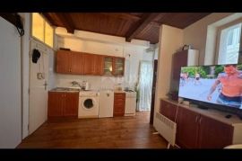 ISTRA, ROVINJ - Poslovni prostor i apartmn u Careri, Rovinj, Коммерческая недвижимость