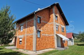 BRINJE - Frankopanska, obiteljska kuća s okućnicom, Brinje, Casa