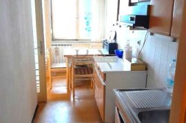 ZAGREB-TREŠNJEVKA-SREDNJACI,65m2,2s,lođa,tramvajska zona, Trešnjevka - Jug, Appartement