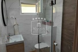 Seline - vrhunski uređen 3.5 soban ap. vrt terasa! 189000€, Starigrad, Appartment