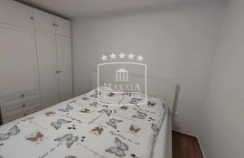 Seline - vrhunski uređen 3.5 soban ap. vrt terasa! 189000€, Starigrad, Διαμέρισμα