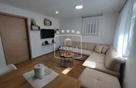 Seline - vrhunski uređen 3.5 soban ap. vrt terasa! 189000€, Starigrad, Apartamento