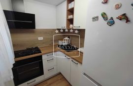 Seline - vrhunski uređen 3.5 soban ap. vrt terasa! 189000€, Starigrad, Διαμέρισμα