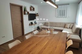 Seline - vrhunski uređen 3.5 soban ap. vrt terasa! 189000€, Starigrad, Appartement