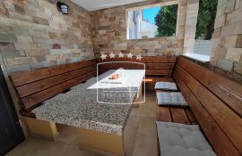 Seline - vrhunski uređen 3.5 soban ap. vrt terasa! 189000€, Starigrad, Wohnung