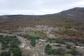 Klis Konjsko građevinsko zemljište 82650 m2 - povoljno, Klis, Terra