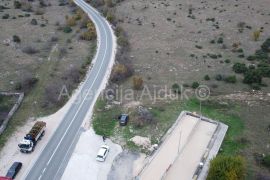 Klis Konjsko građevinsko zemljište 82650 m2 - povoljno, Klis, Tierra