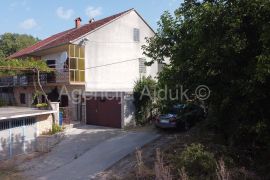 Imotski Donji Proložac kuća 187 m2 - povoljno, Imotski, Casa