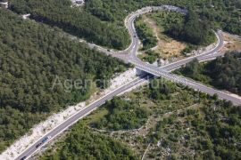 Zagvozd građevinsko zemljište 1817 m2 - novo u ponudi, Zagvozd, Terreno