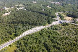 Zagvozd građevinsko zemljište 1817 m2 - novo u ponudi, Zagvozd, Terreno