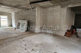 Zadar Borik poslovni prostor 76 m2 novo u ponudi, Zadar, Commercial property