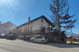 Imotski Lovreć kuća u centru 340 m2 - novo u ponudi, Lovreć, Haus