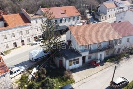 Imotski Lovreć kuća u centru 340 m2 - novo u ponudi, Lovreć, Haus