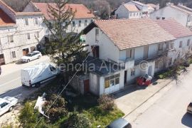 Imotski Lovreć kuća u centru 340 m2 - novo u ponudi, Lovreć, Casa