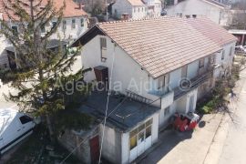 Imotski Lovreć kuća u centru 340 m2 - novo u ponudi, Lovreć, Casa