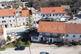 Imotski Lovreć kuća u centru 340 m2 - novo u ponudi, Lovreć, Casa