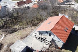 Imotski Lovreć stambeno-poslovni objekt 700 m2 - NOVO, Lovreć, Famiglia