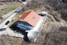 Imotski Lovreć stambeno-poslovni objekt 700 m2 - NOVO, Lovreć, Famiglia