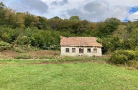 Lika Jezerane kamena kuća 58 m2 + okućnica 900 m2 - povoljno, Brinje, Maison