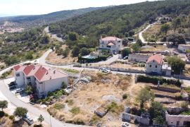 Nerežišća otok Brač građevinsko zemljište 901 m2 + 2 dozvole - novo, Nerežišća, Terra