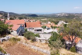 Nerežišća otok Brač građevinsko zemljište 901 m2 + 2 dozvole - novo, Nerežišća, Terra