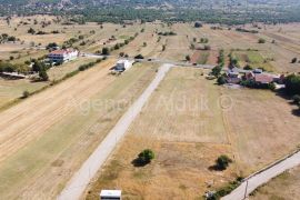 Dicmo najam građevinskog zemljišta 5378 m2 - novo u ponudi, Dicmo, Land