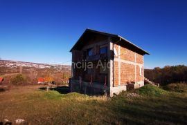 Imotski - Kamenmost kuća 226 m2 na parceli od 831 m2 - povoljno, Imotski, Ev