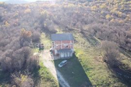 Imotski - Kamenmost kuća 226 m2 na parceli od 831 m2 - povoljno, Imotski, Maison