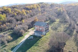 Imotski - Kamenmost kuća 226 m2 na parceli od 831 m2 - povoljno, Imotski, House