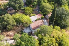 Imotski kuća 115 m2 sa okućnicom - top lokacija, Imotski, House