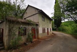 Imotski kuća 115 m2 sa okućnicom - top lokacija, Imotski, Casa