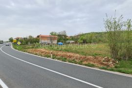 Sinj Hrvace građevinsko zemljište 1400 m2 - povoljno, Hrvace, Tierra