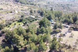 Klis građevinsko zemljište 1568 m2 - novo u ponudi, Klis, Tierra