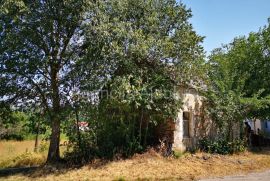 Imotski kamena kuća sa okućnicom Kamenmost, Imotski, House