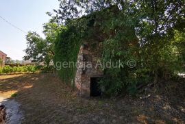 Imotski kamena kuća sa okućnicom Kamenmost, Imotski, Kuća