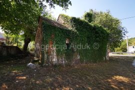 Imotski kamena kuća sa okućnicom Kamenmost, Imotski, House