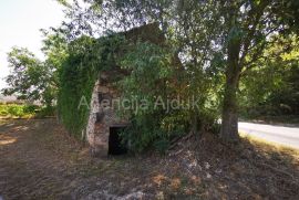 Imotski kamena kuća sa okućnicom Kamenmost, Imotski, House