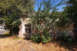 Imotski kamena kuća sa okućnicom Kamenmost, Imotski, House