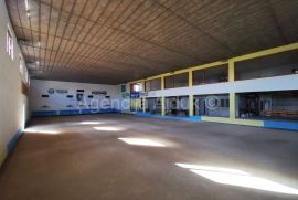 Imotski poslovni objekt 635 m2 sa zemljištem 1950 m2, Imotski, Propriedade comercial