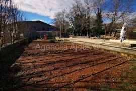 Imotski poslovni objekt 635 m2 sa zemljištem 1950 m2, Imotski, Gewerbeimmobilie