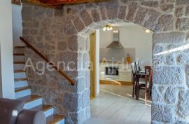 Imotski - vila sa bazenom 190 m2 - top ponuda, Imotski, House