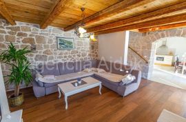 Imotski - vila sa bazenom 190 m2 - top ponuda, Imotski, Дом