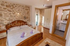 Imotski - vila sa bazenom 190 m2 - top ponuda, Imotski, Σπίτι